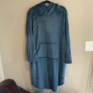 32 Degrees Plush Pine Green Snuggie